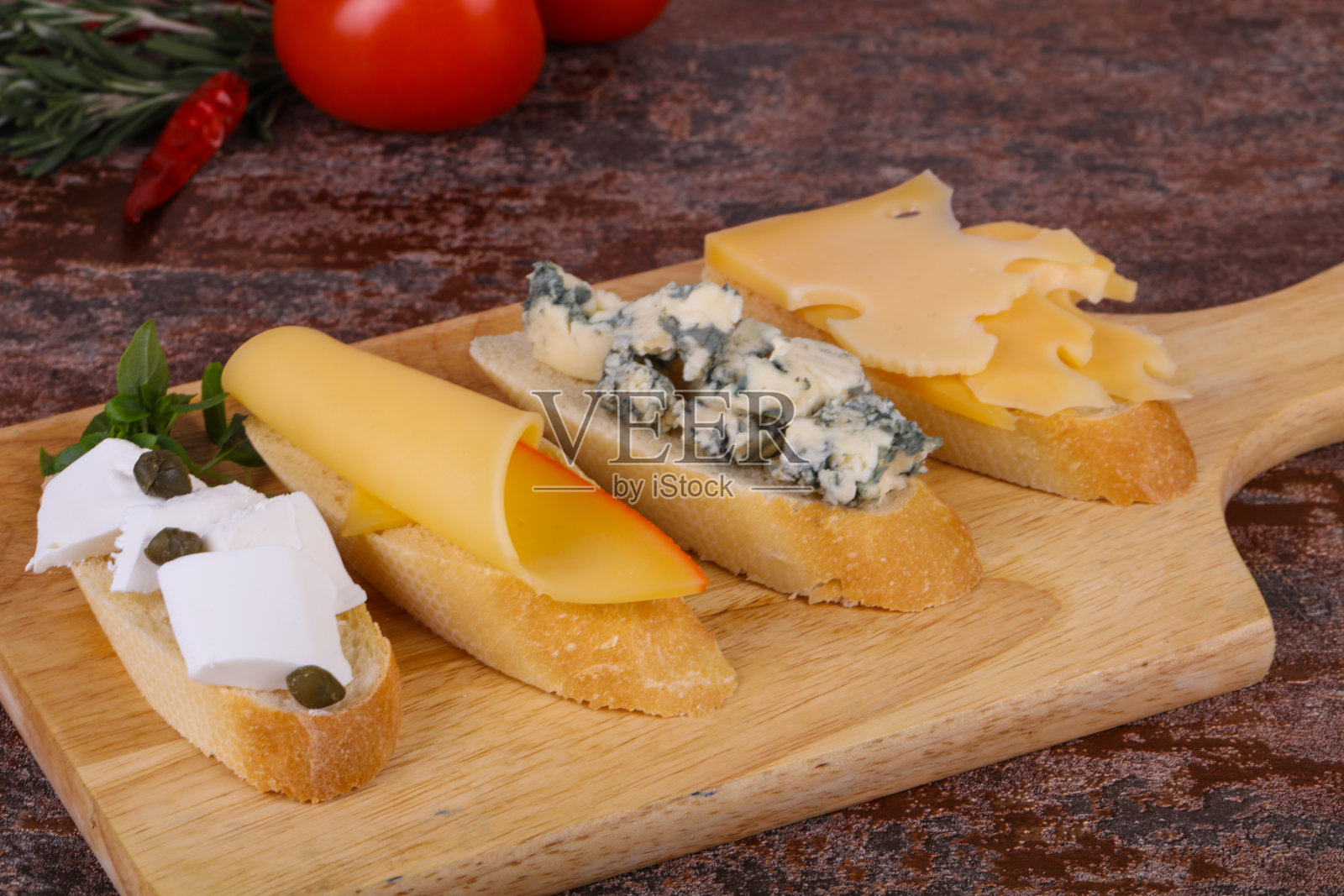 意式烤面包配各种奶酪照片摄影图片