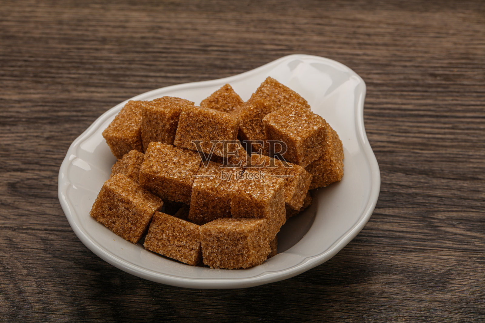 甘蔗糖小熊在碗里照片摄影图片