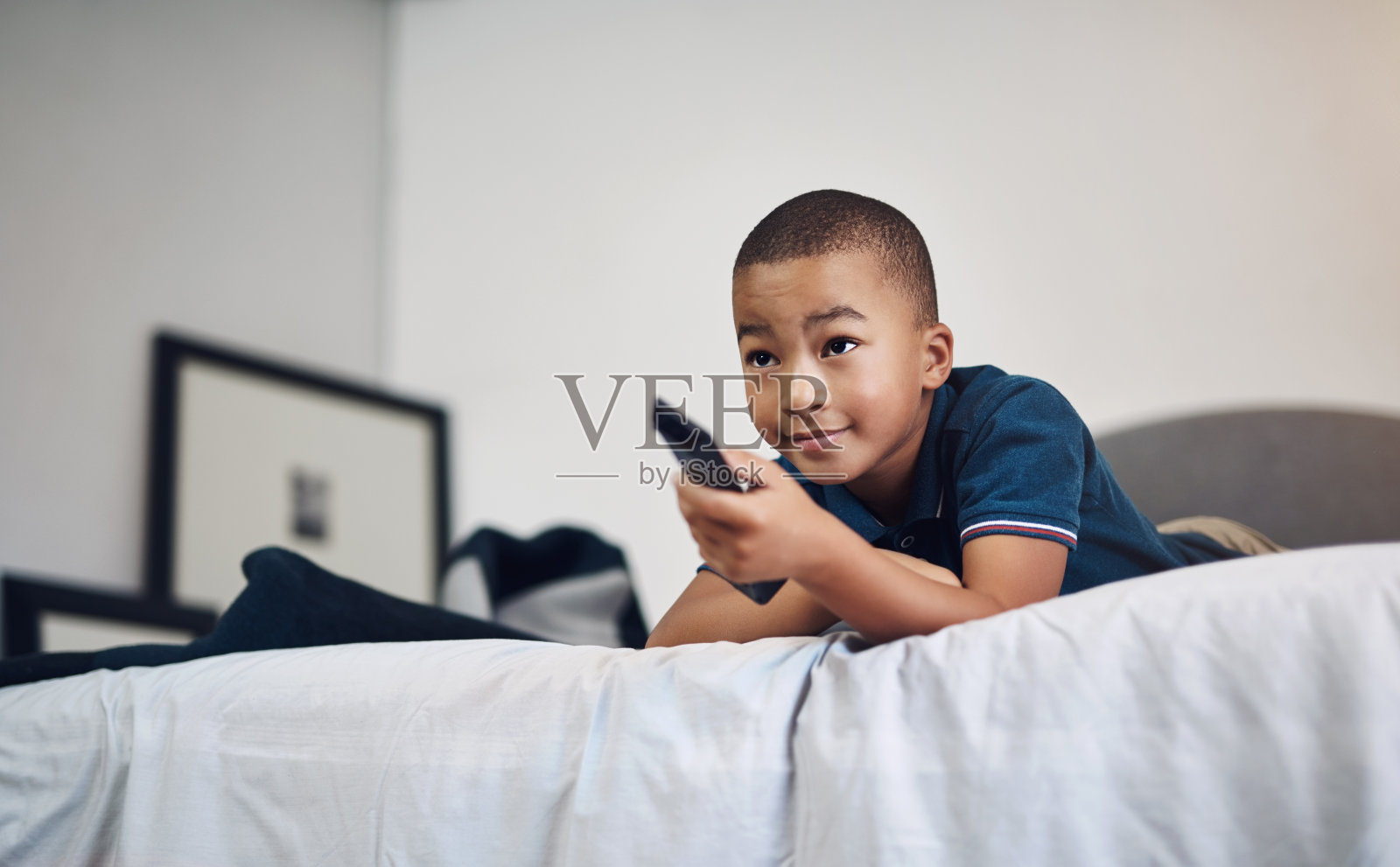 他们可以通过看电视学到很多东西照片摄影图片