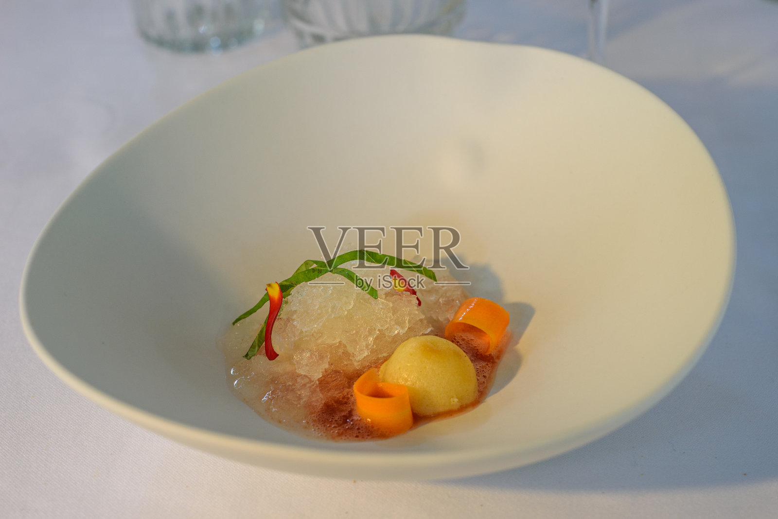 国际融合菜肴的精美装饰照片摄影图片