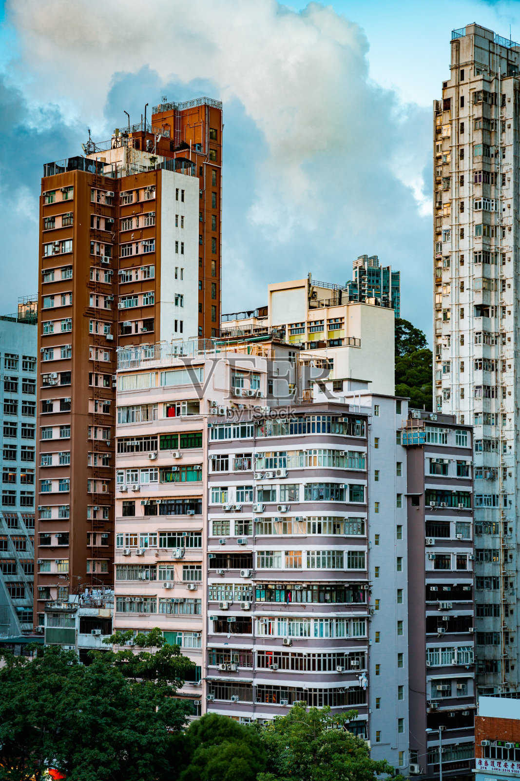 香港油麻地的住宅大厦照片摄影图片
