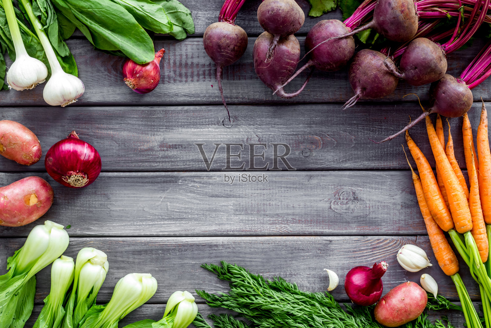 蔬菜收获与绿色顶部木制桌顶视图框拷贝空间照片摄影图片