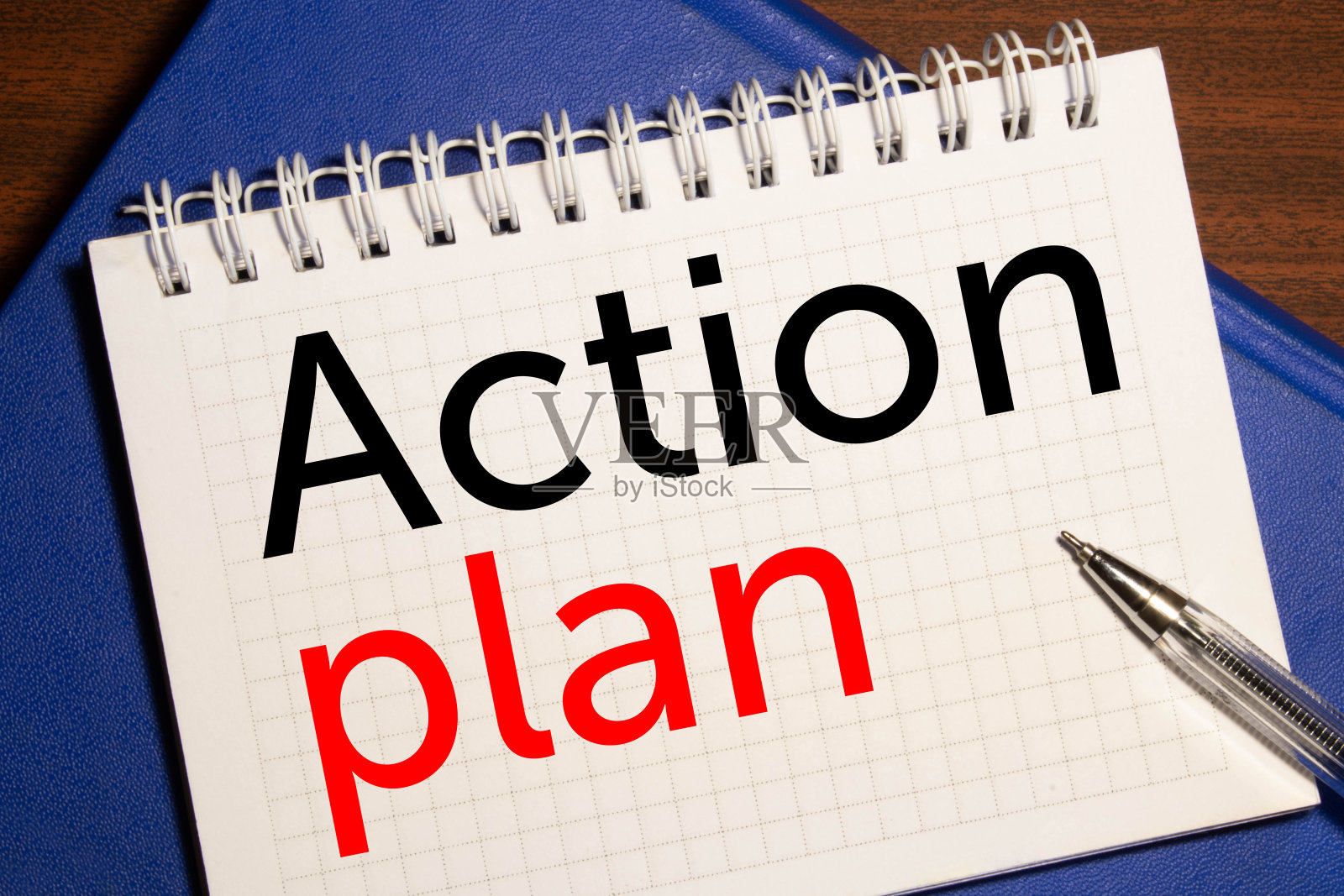用钢笔写在笔记本上的行动计划备忘录照片摄影图片