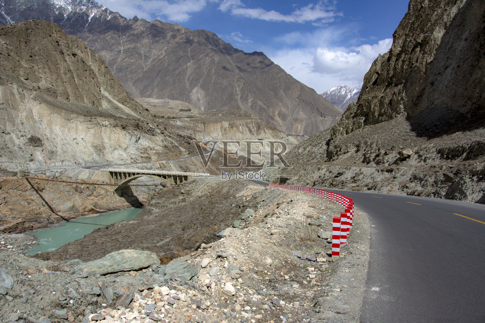 巴基斯坦北部地区的樱花和杏花盛开照片摄影图片