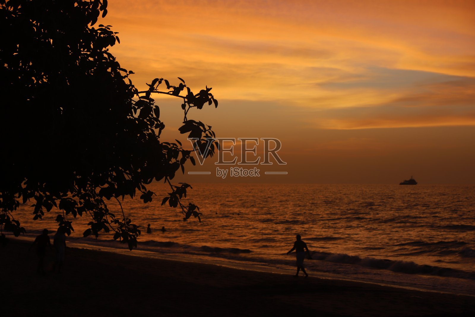 阿曼海滩的日落照片摄影图片