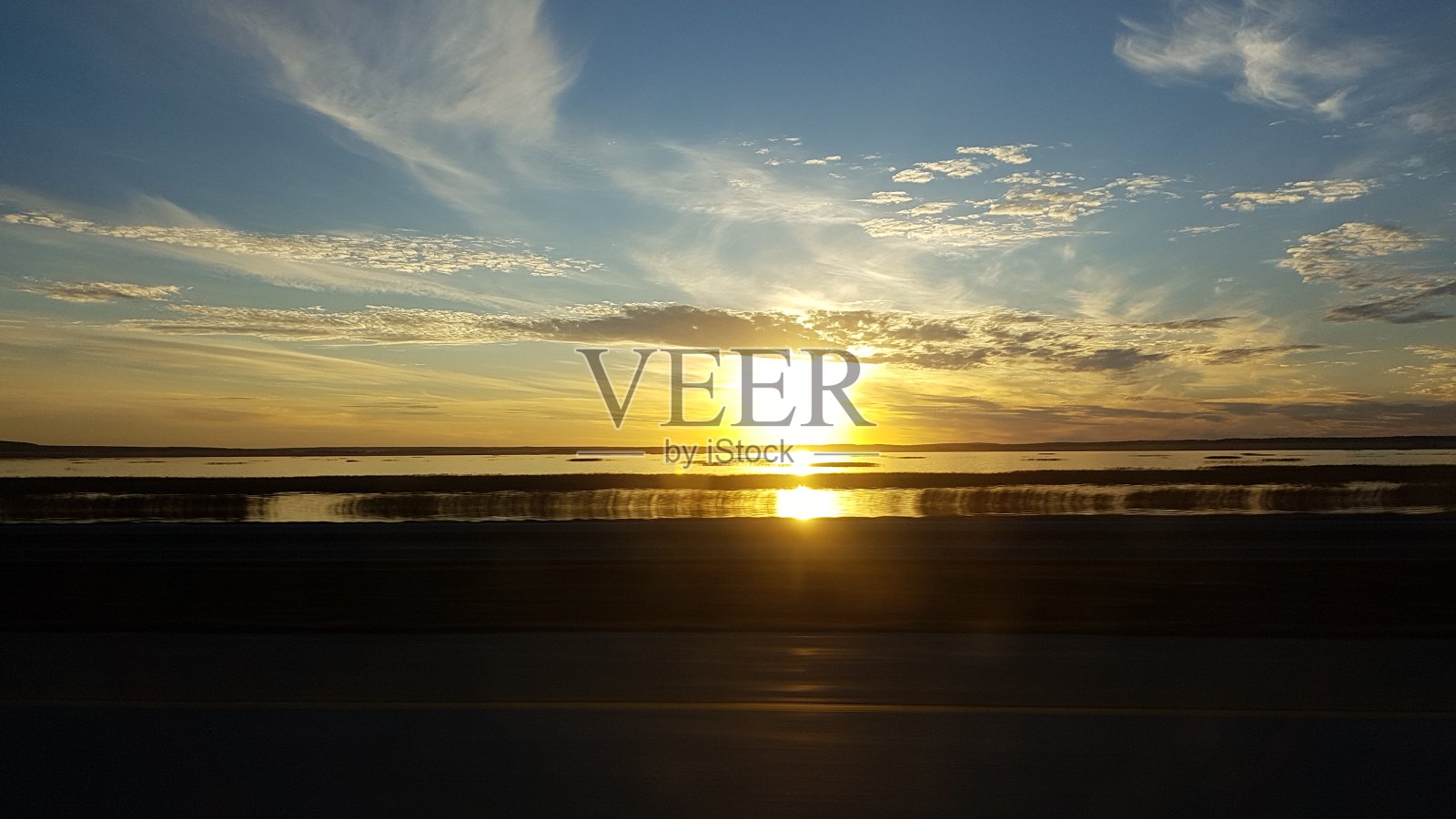 中亚哈萨克斯坦的神奇日落照片摄影图片