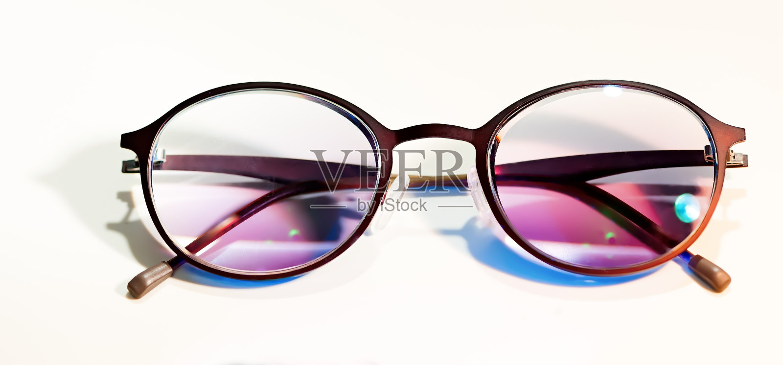 变色龙偏振眼镜照片摄影图片