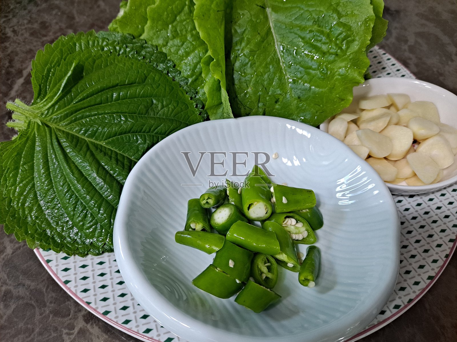 准备蔬菜包肉卷照片摄影图片