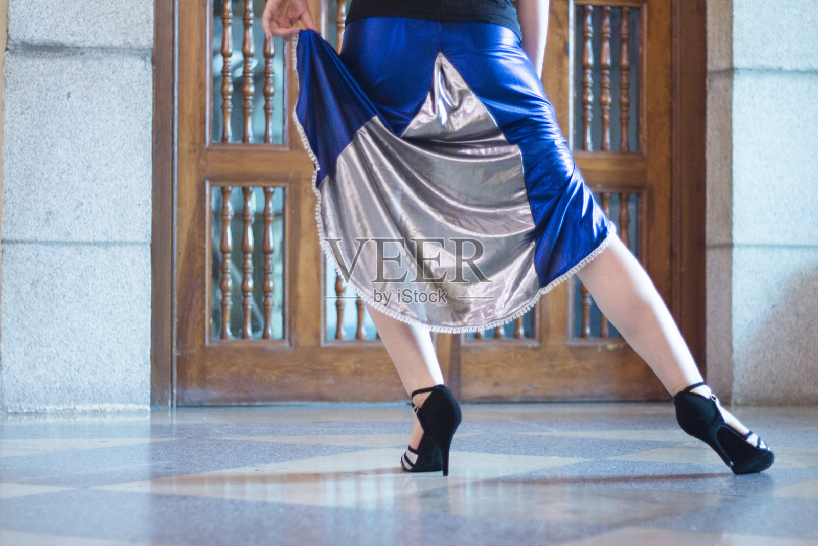 探戈舞者跳舞。摆姿势。本空间照片摄影图片