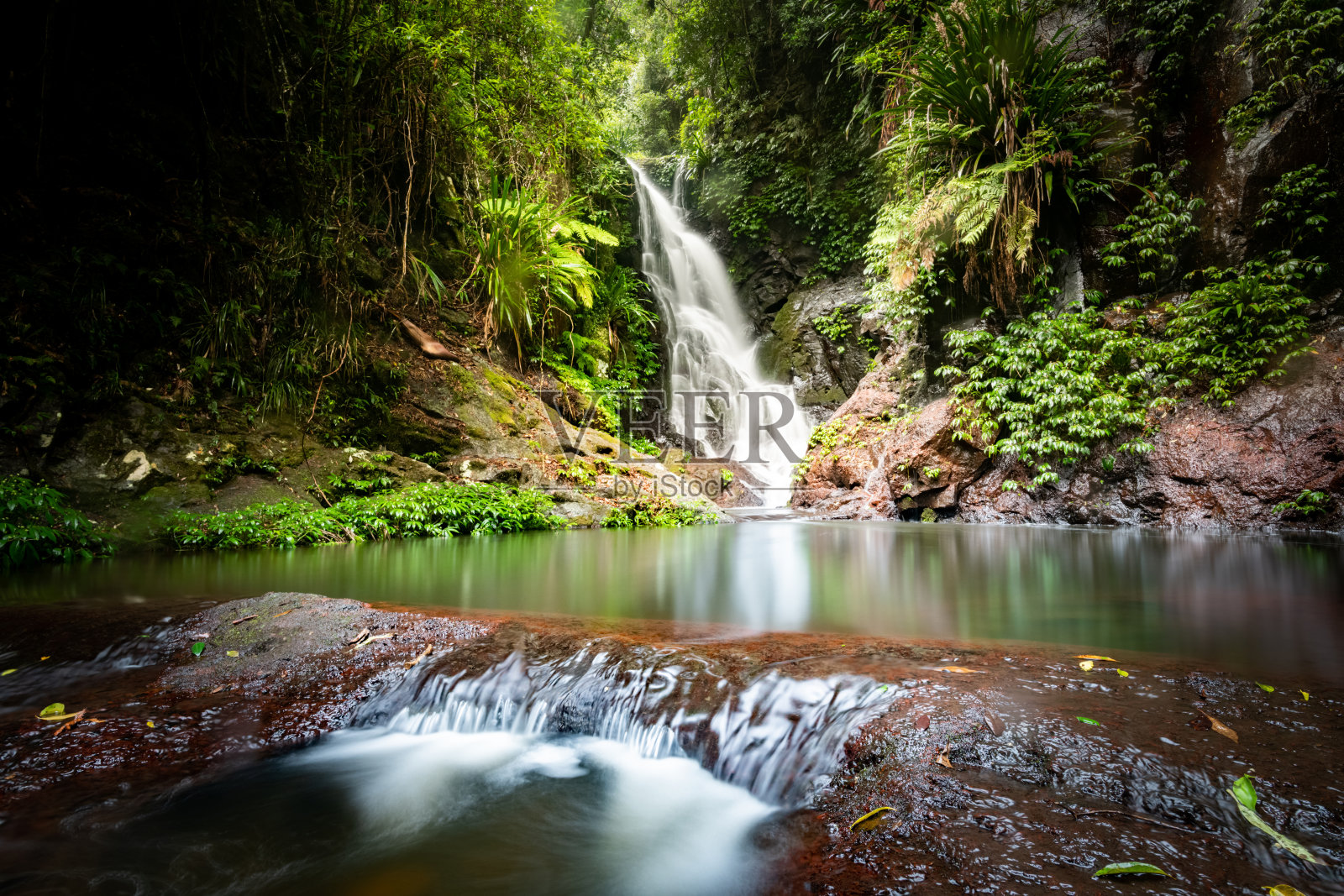 黄金海岸腹地的急流和瀑布照片摄影图片