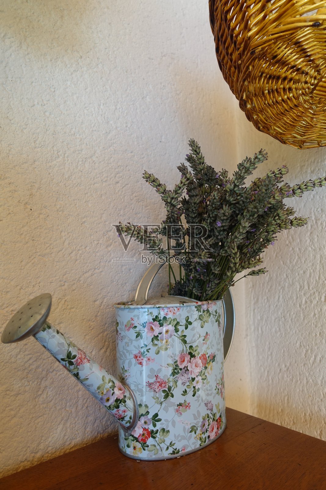 新鲜采摘的薰衣草用于室内装饰照片摄影图片