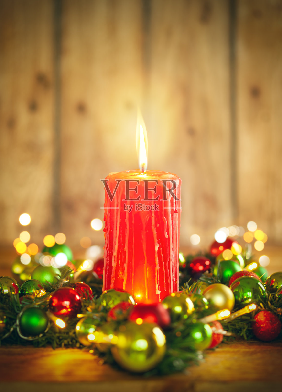 燃烧的圣诞红烛照片摄影图片