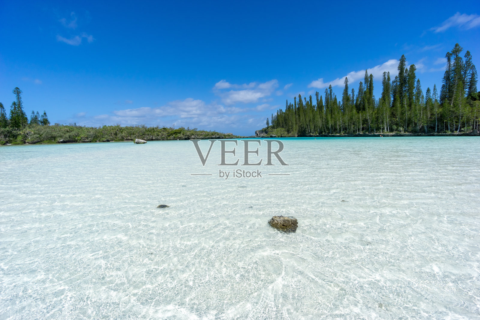 新喀里多尼亚松树岛奥罗湾天然游泳池的美丽海景照片摄影图片