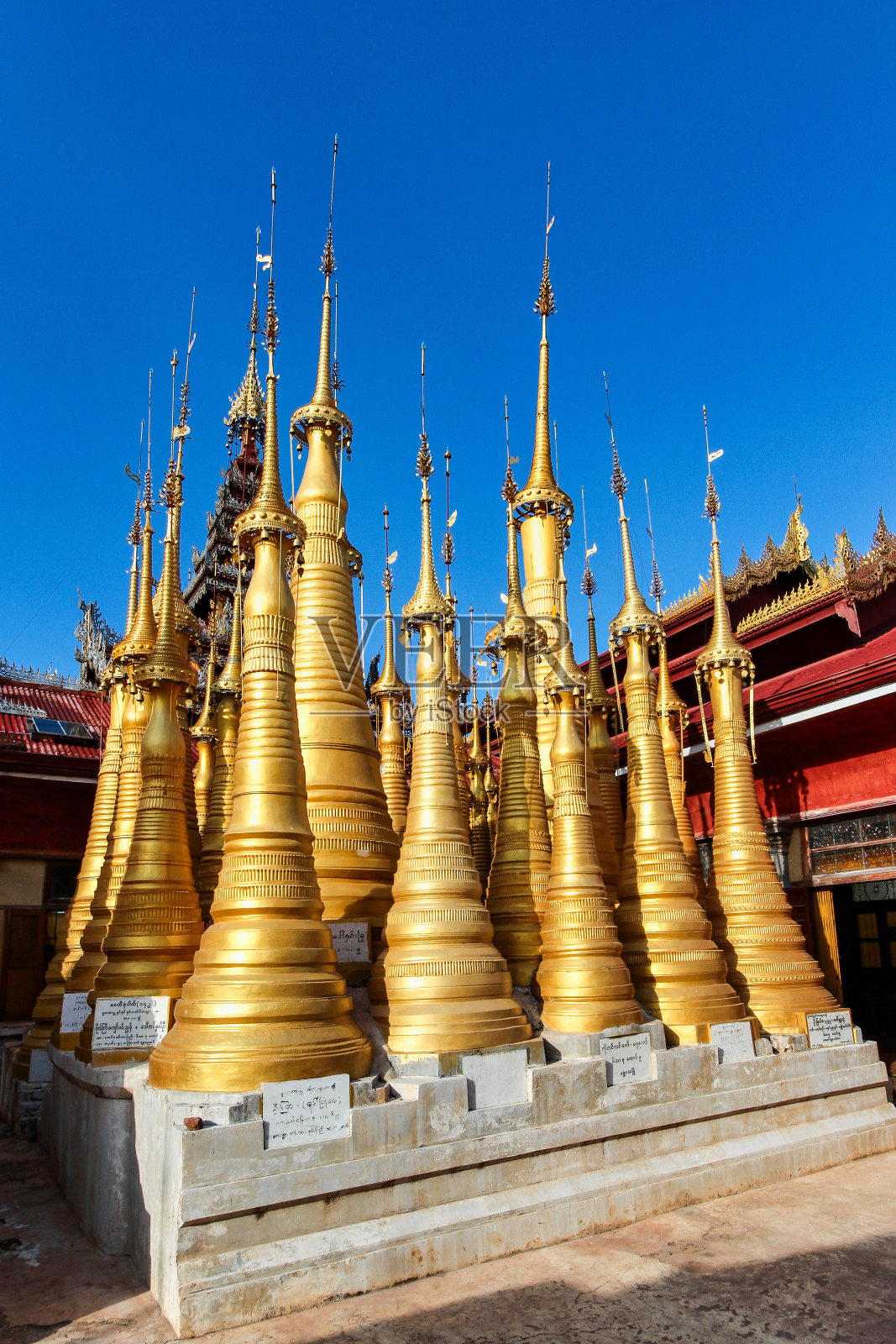 缅甸掸邦因莱湖瑞因丁塔古佛塔遗址照片摄影图片