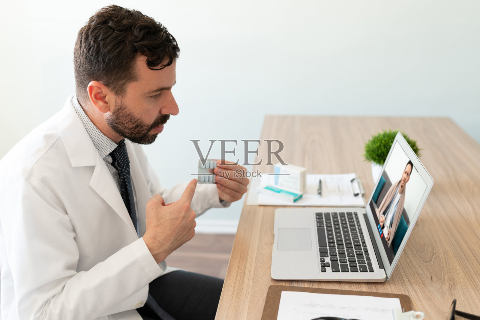 通过视频通话开些药照片摄影图片