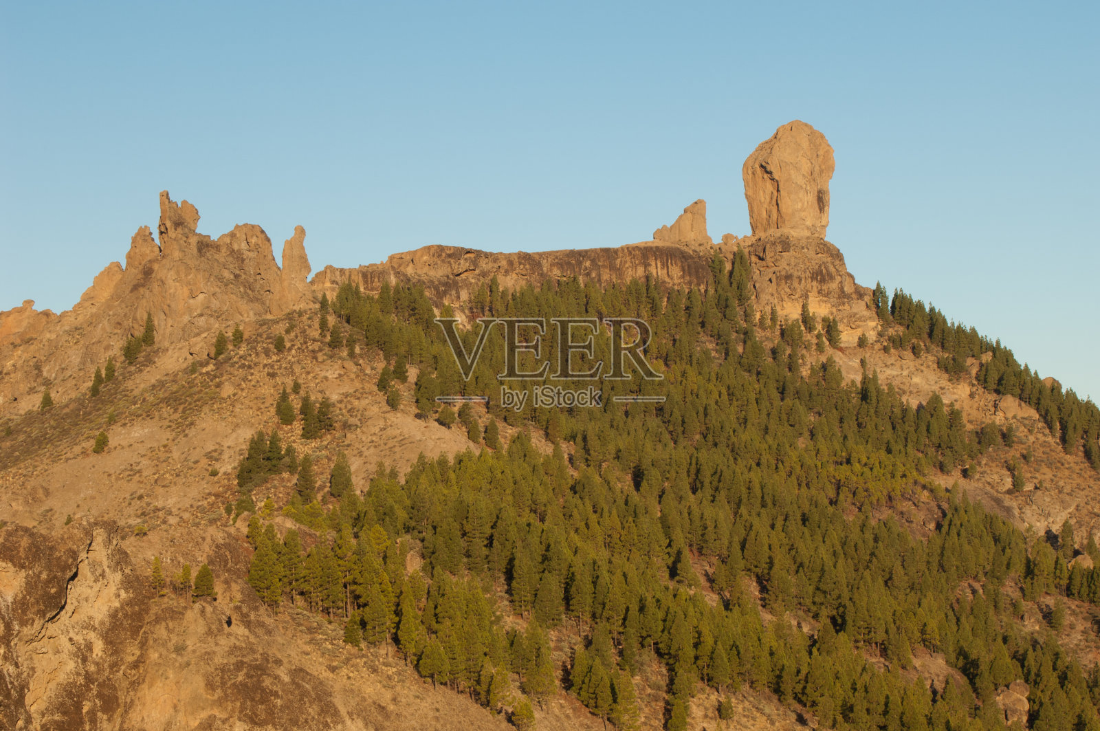 诺布洛自然纪念碑中的罗克·诺布洛。照片摄影图片