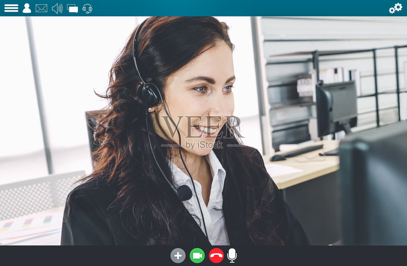 商务人士会议在视频会议应用程序上的笔记本显示器视图照片摄影图片
