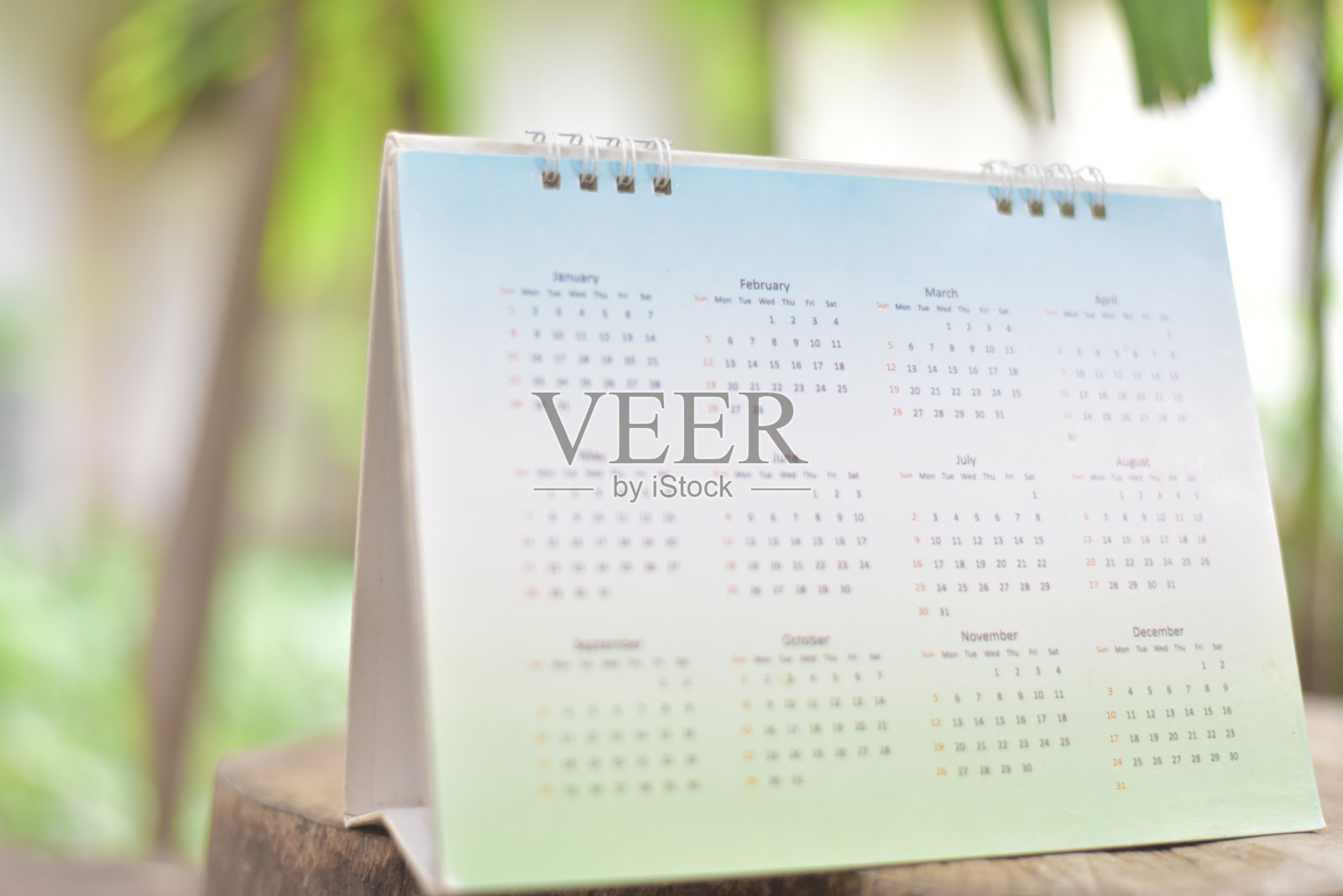 模糊绿色日历模糊背景。照片摄影图片