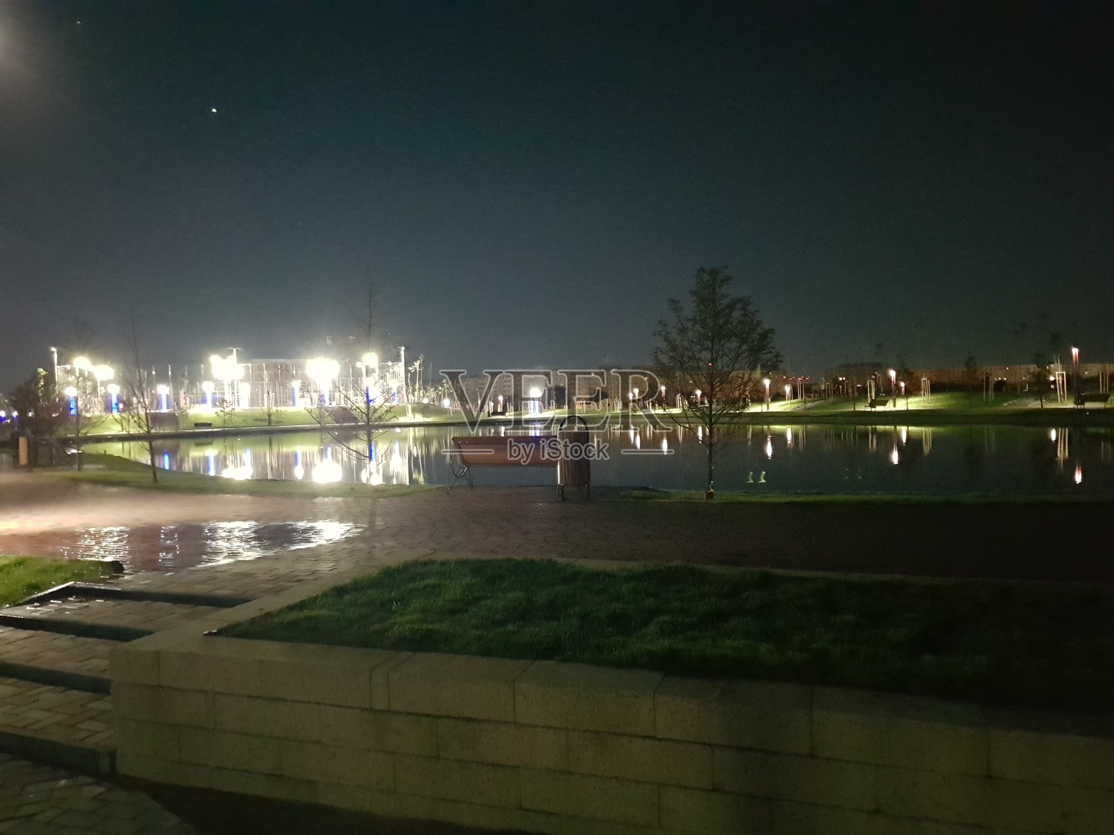 布加勒斯特的一个公园。照片摄影图片