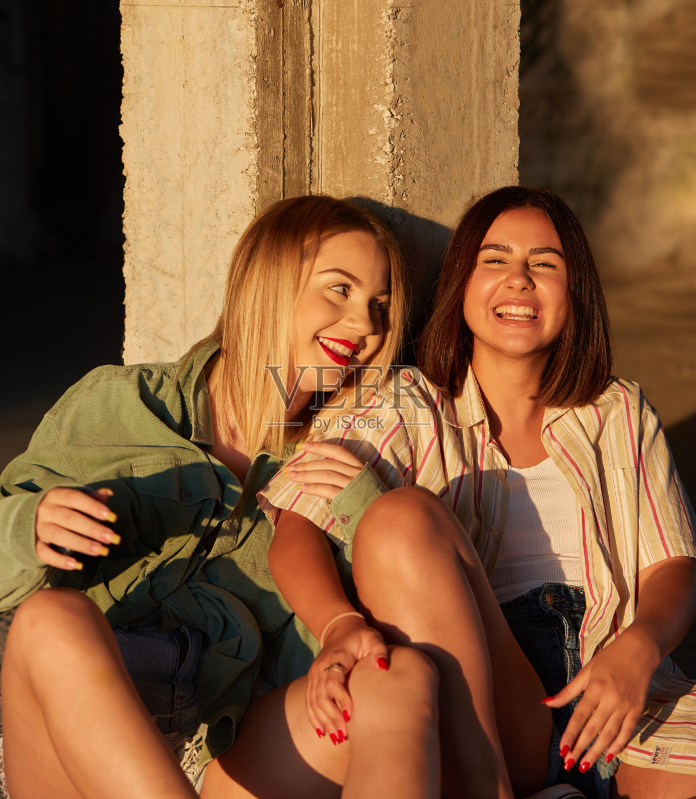 女孩二人朋友年轻快乐照片摄影图片