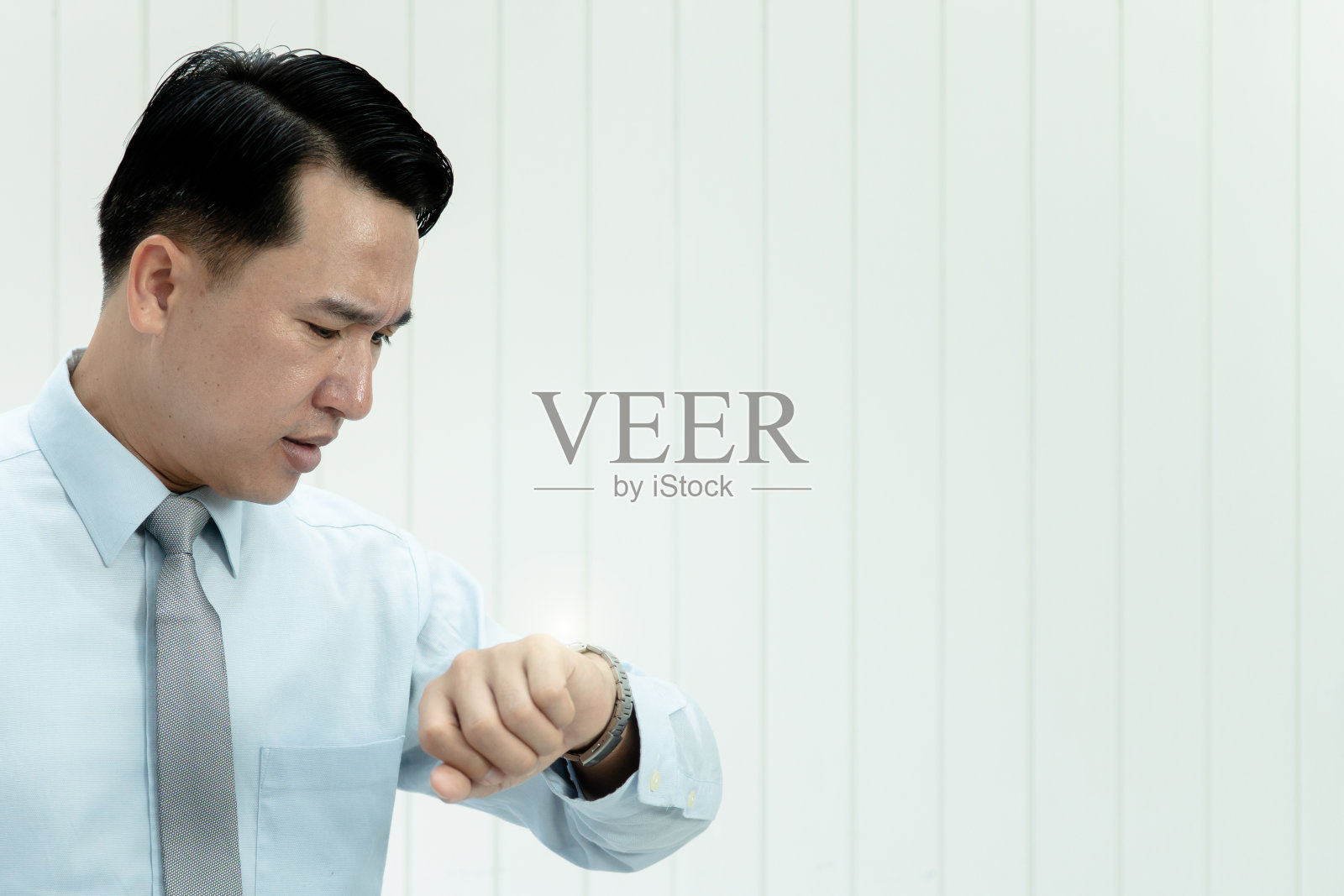 因疫情失业的年轻商人面临破产照片摄影图片