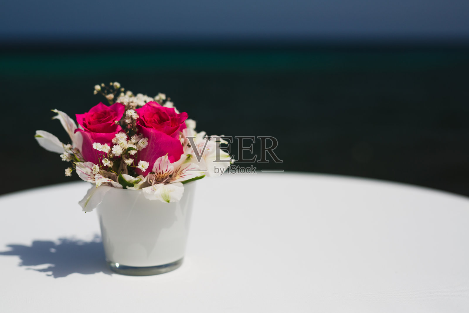 婚礼餐桌花束照片摄影图片