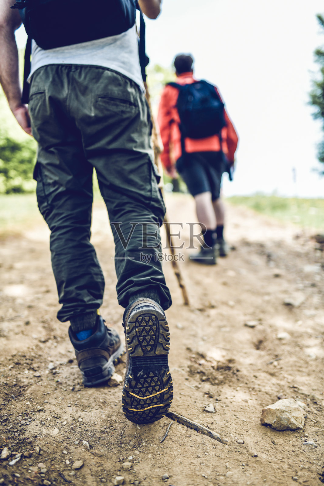 后视图的远足者处理山照片摄影图片