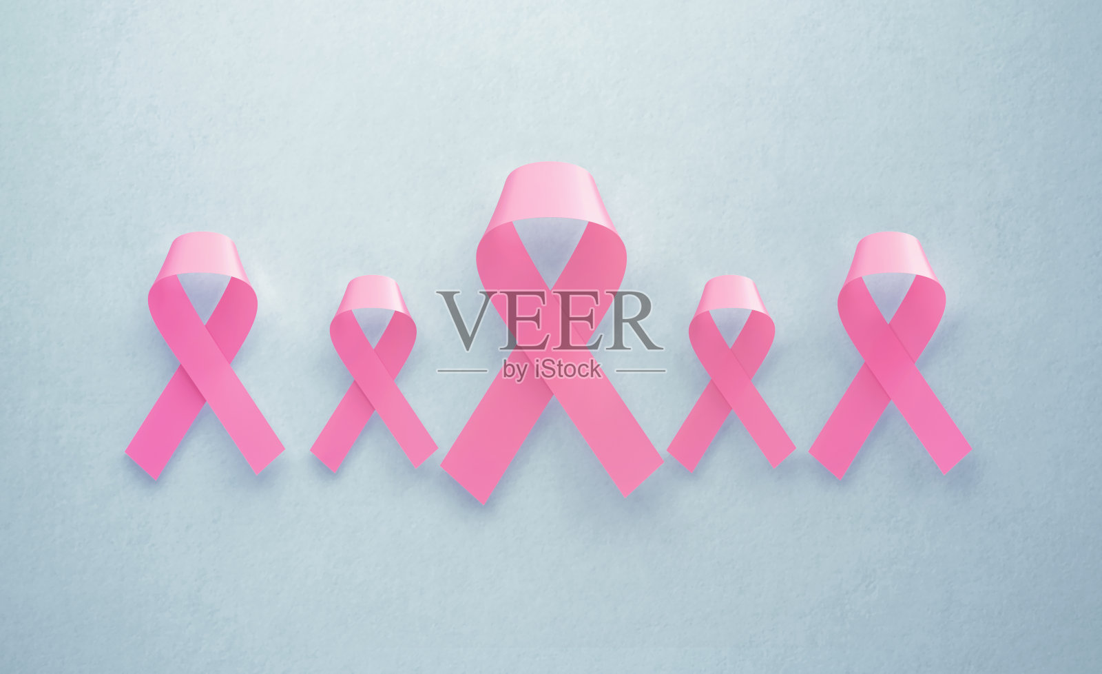 灰色背景上的粉色乳腺癌意识丝带照片摄影图片