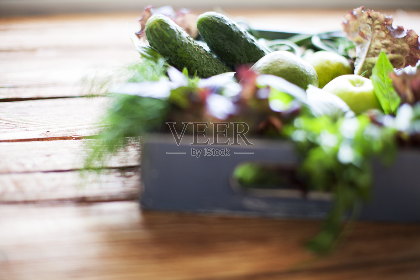 蔬菜放在木桌上照片摄影图片