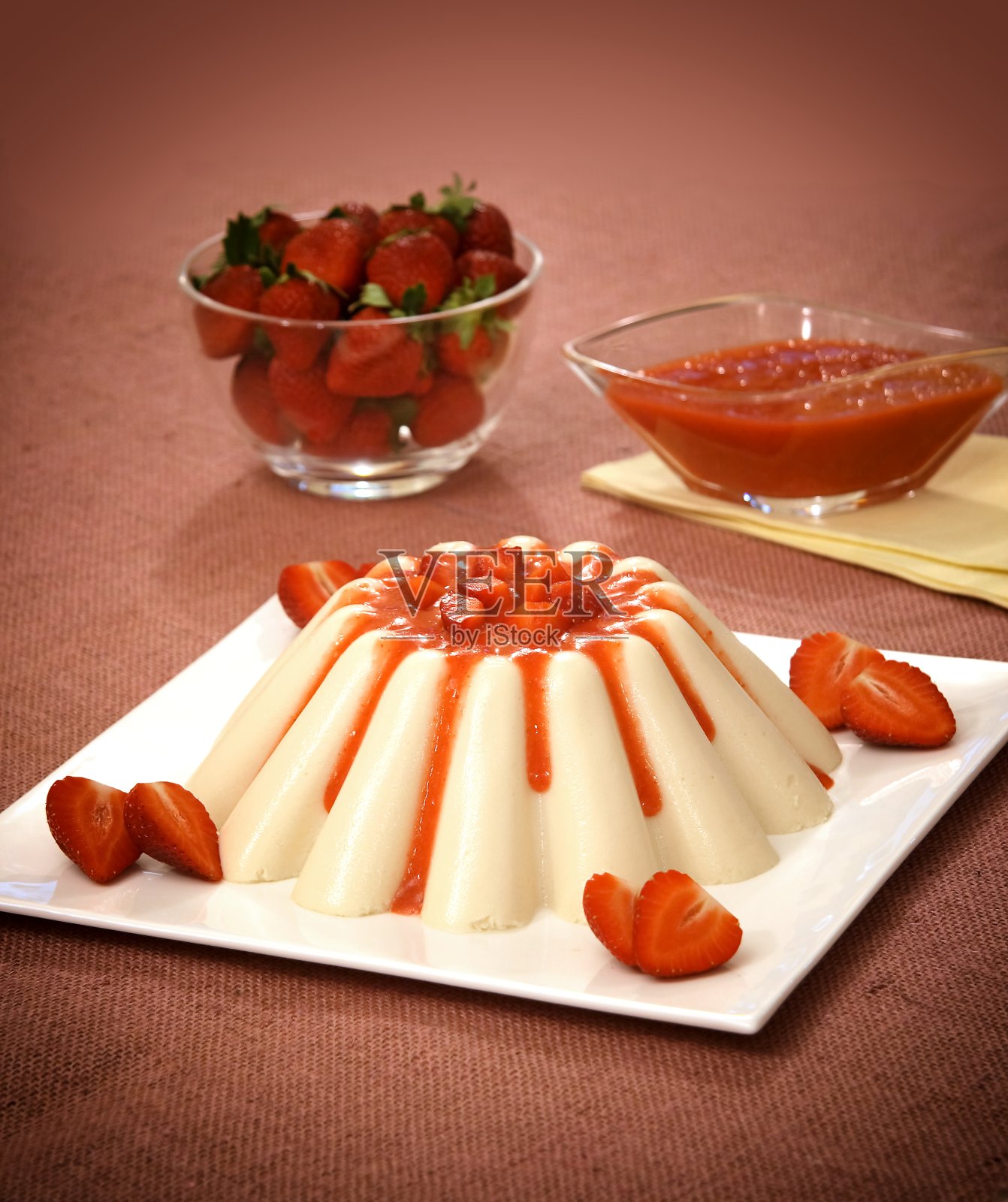 草莓香草果馅饼照片摄影图片