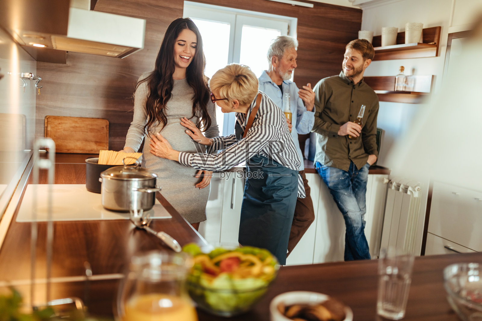 与家人的美好时光照片摄影图片