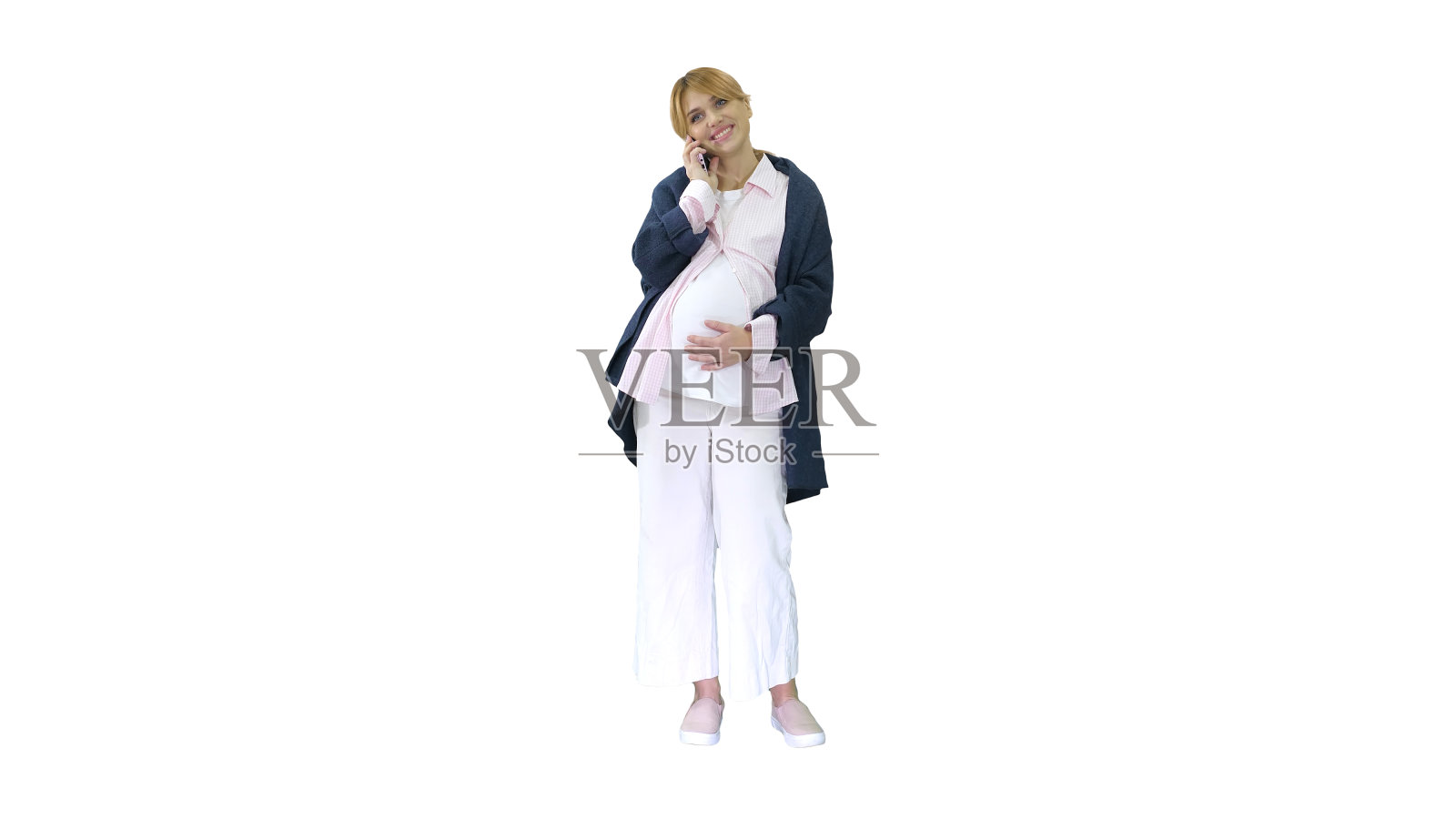 有魅力的孕妇打电话和抱着她的肚子照片摄影图片