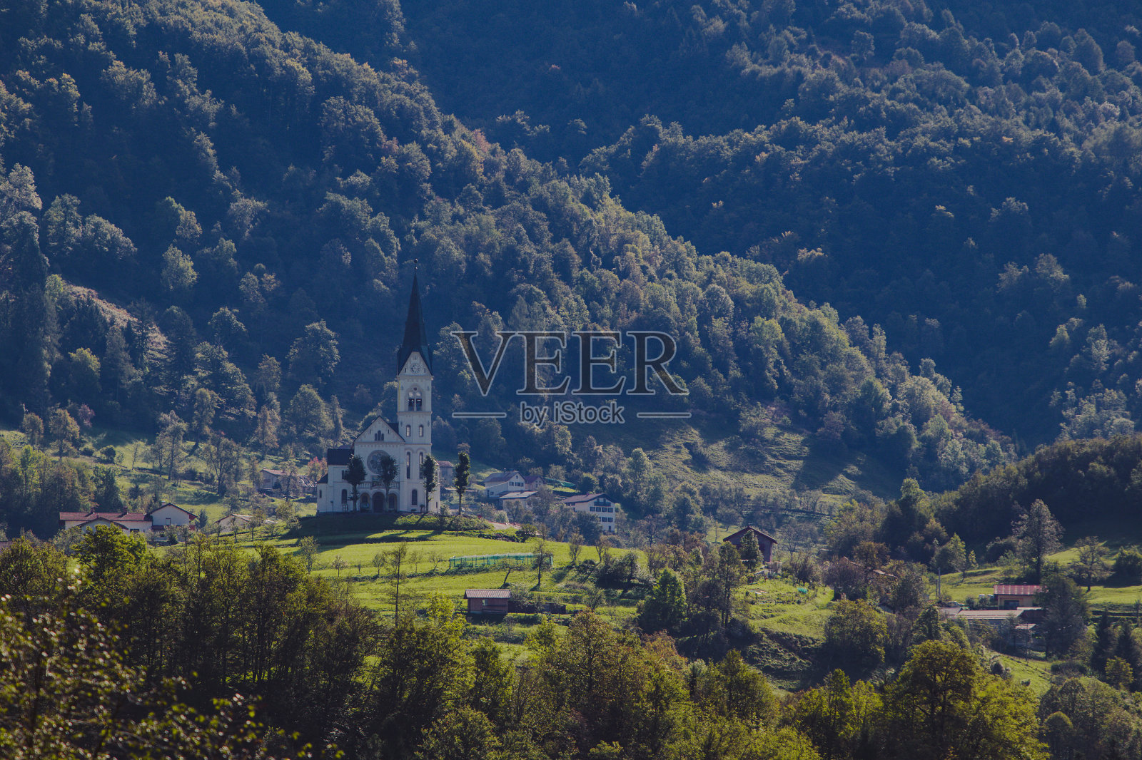 斯洛文尼亚德雷兹尼卡美丽的教堂照片摄影图片
