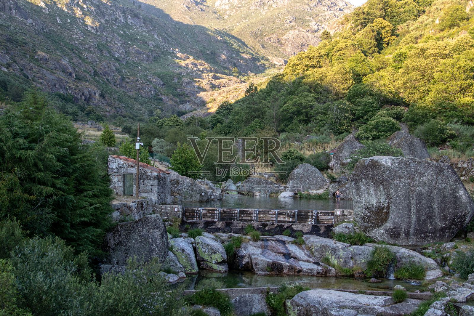 葡萄牙塞亚的洛里加河海滩，葡萄牙河海滩七大奇观之一照片摄影图片