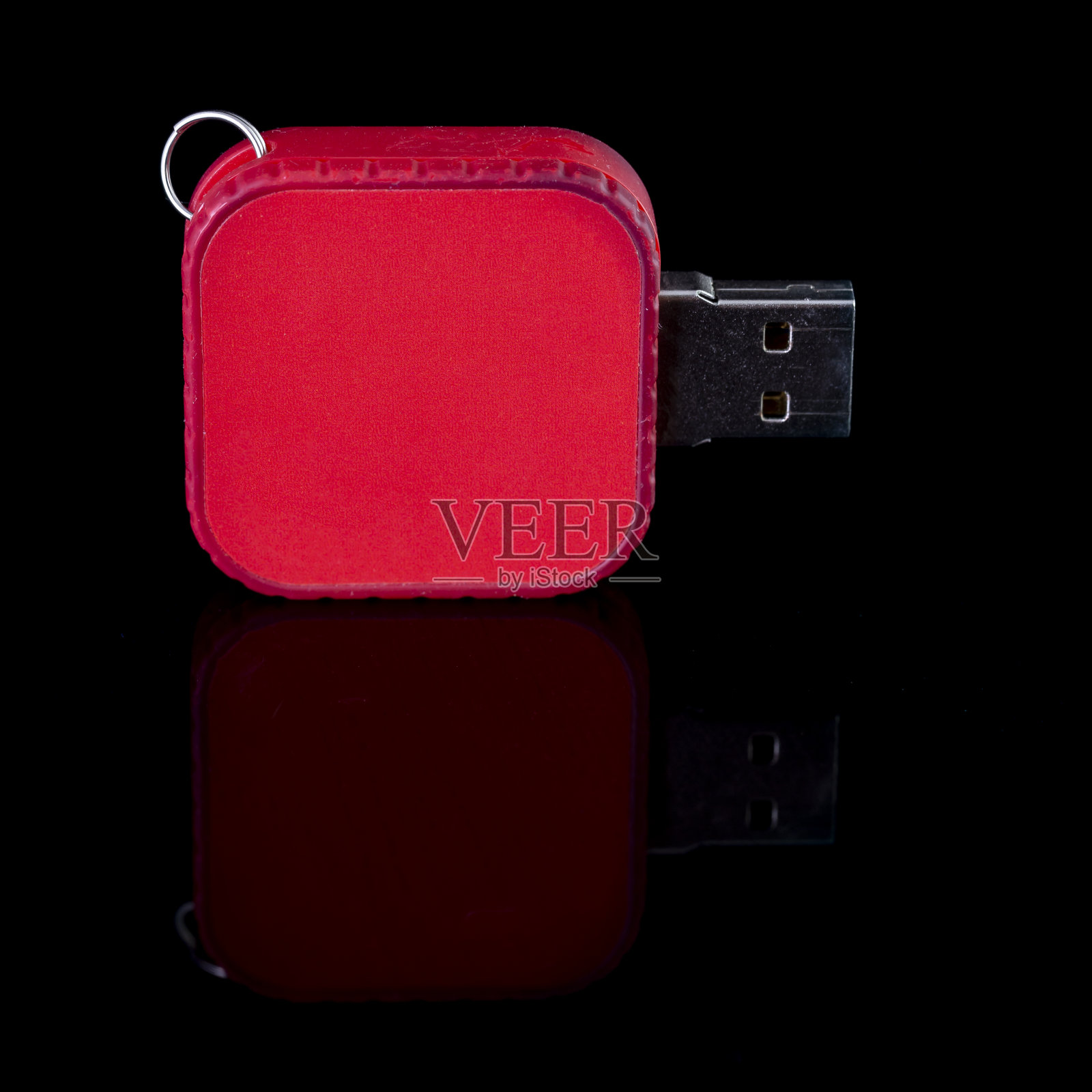 USB闪存驱动器隔离在黑色背景照片摄影图片
