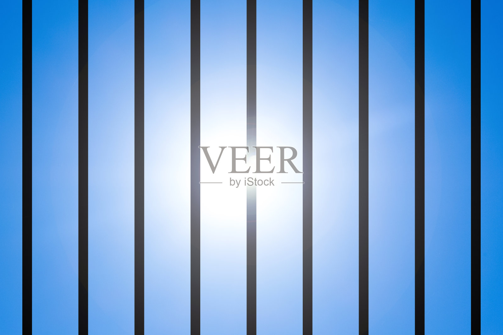 天空背景上的金属条照片摄影图片