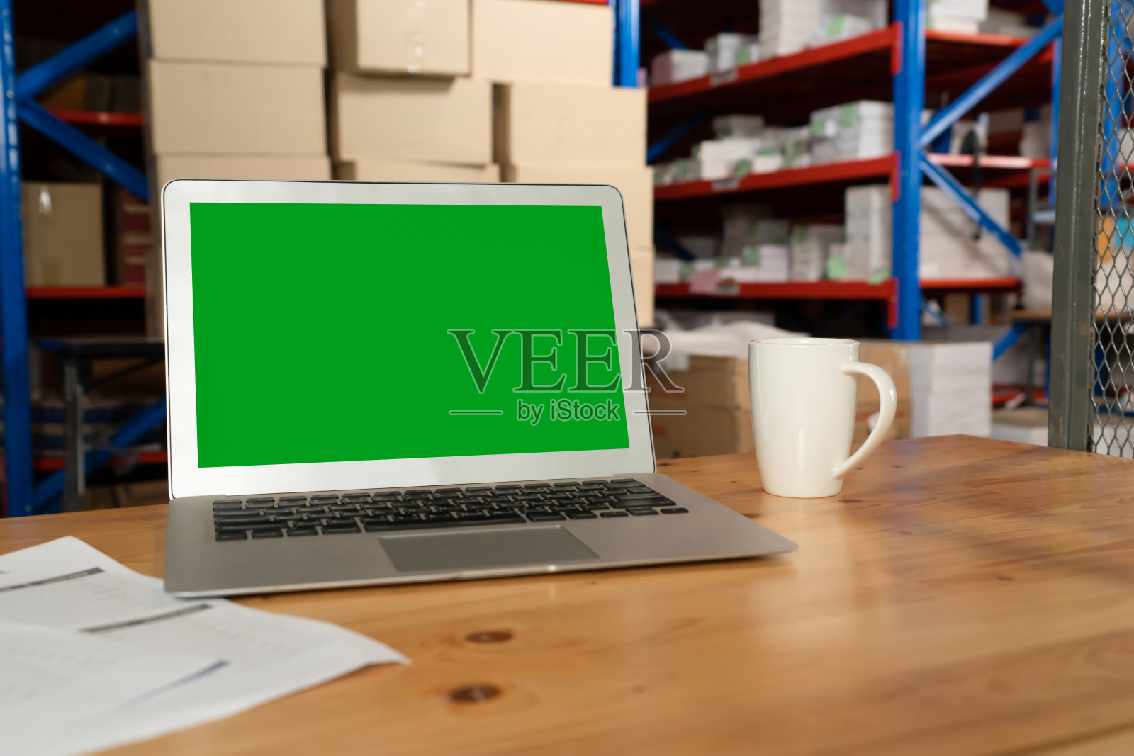 仓库仓库电脑绿屏显示照片摄影图片