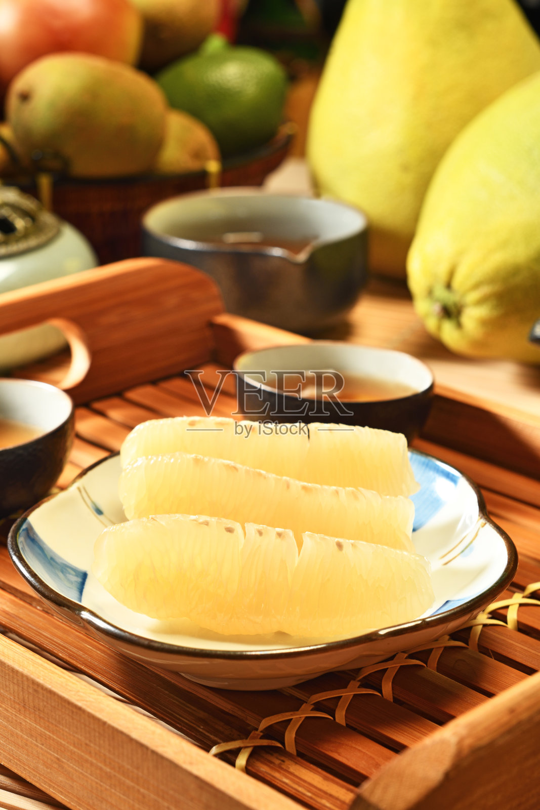 新鲜去皮柚子照片摄影图片