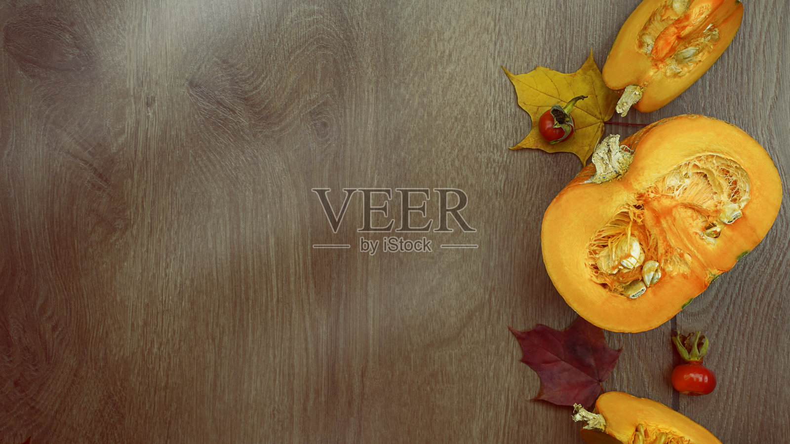 切南瓜和枫叶照片摄影图片