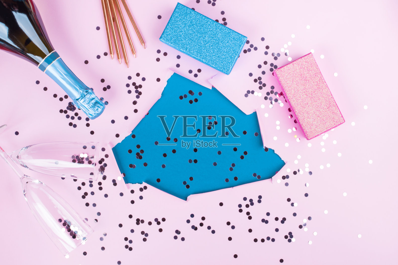 祝你生日快乐，喝香槟照片摄影图片