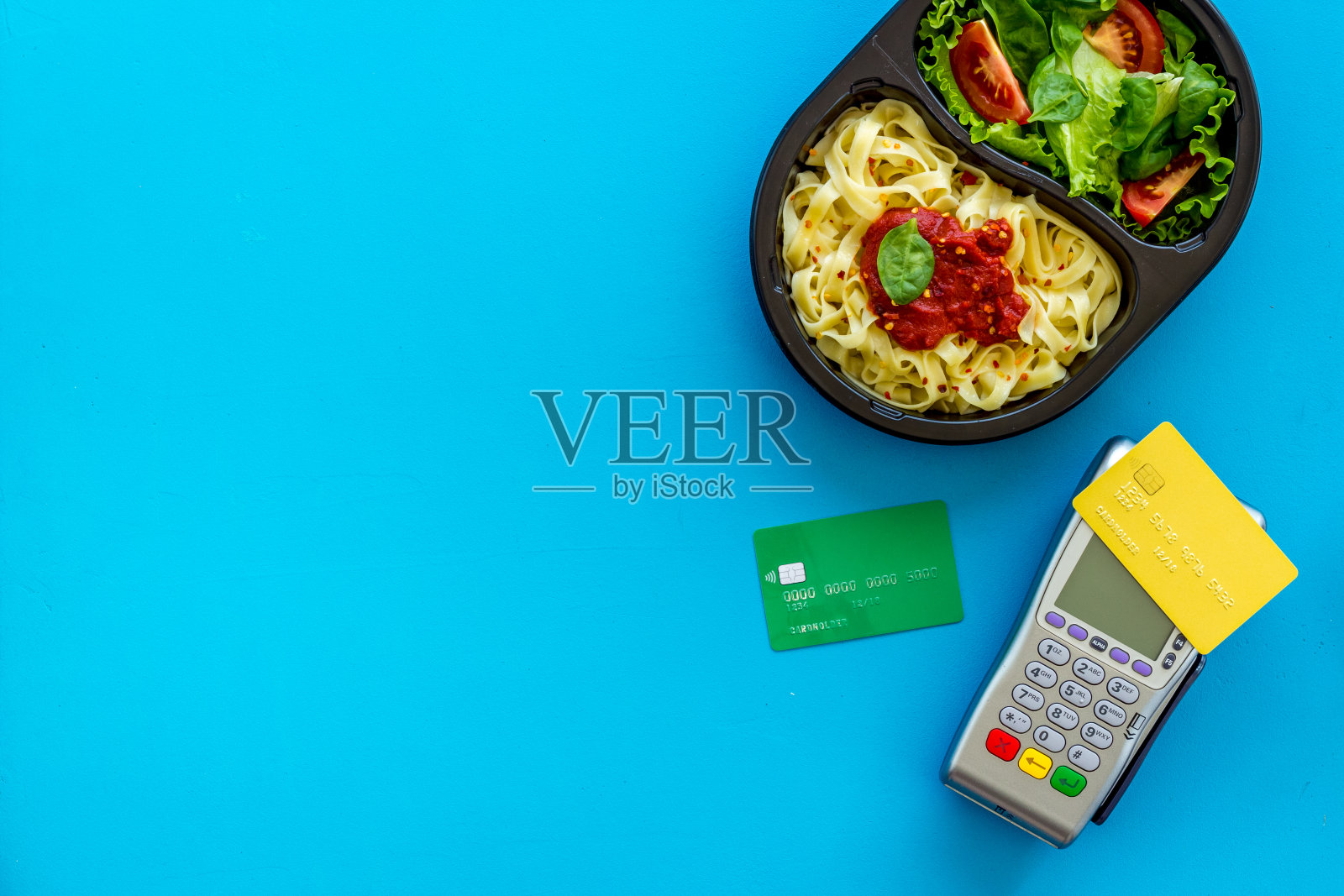 外卖通过支付终端和信用卡支付照片摄影图片