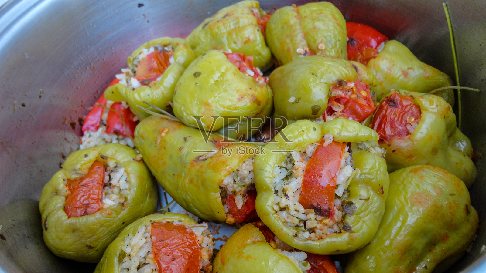 传统土耳其菜青椒馅肉和米饭照片摄影图片