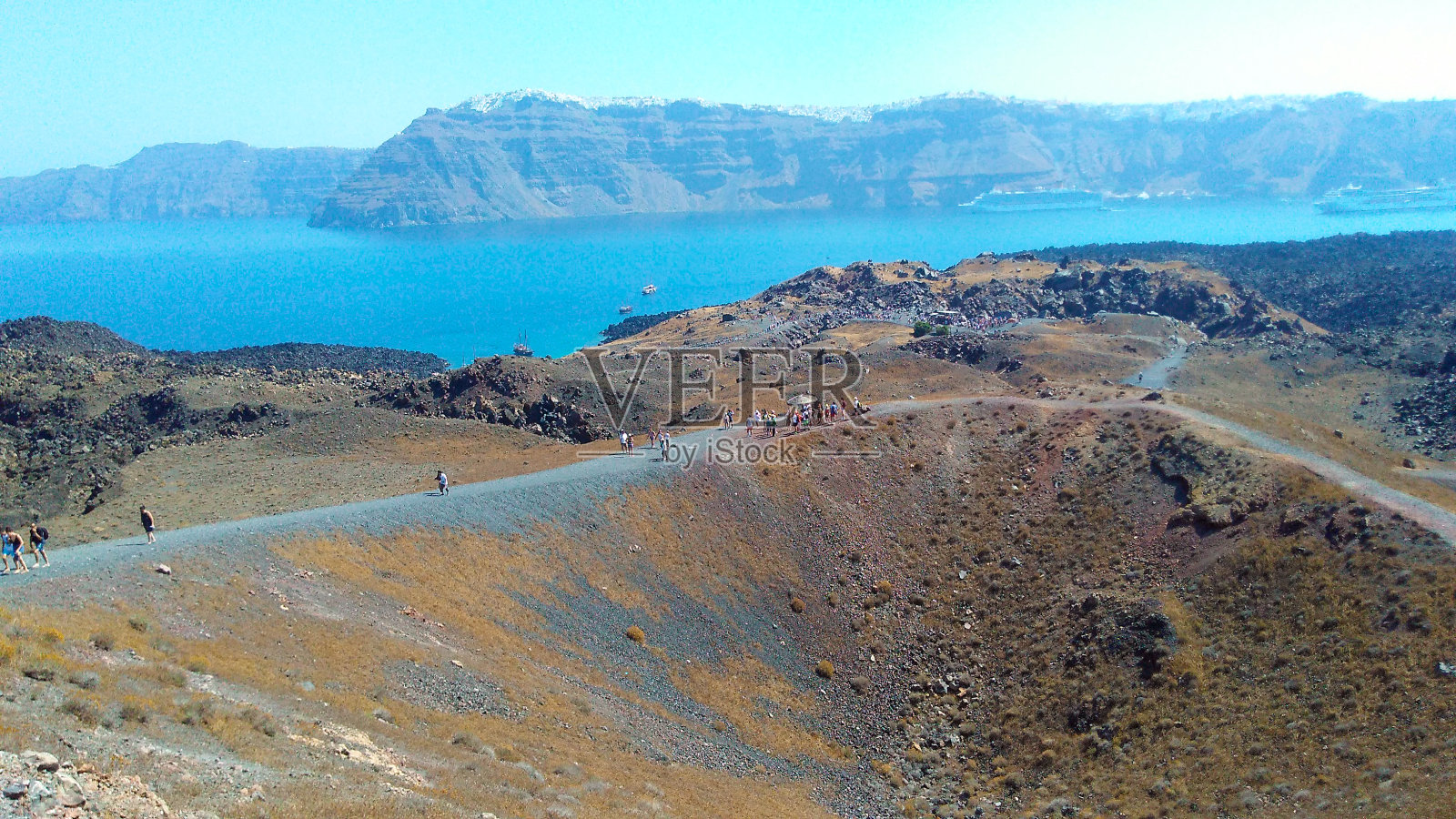 圣托里尼火山的火山口照片摄影图片