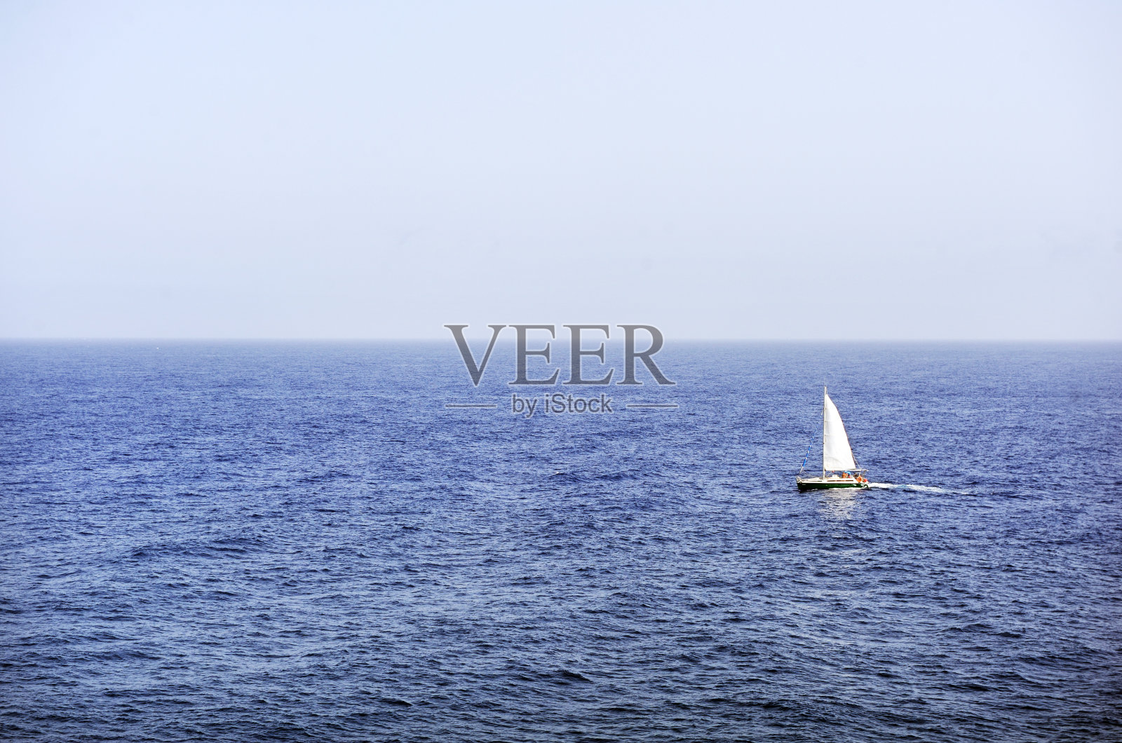 帆船在海上照片摄影图片