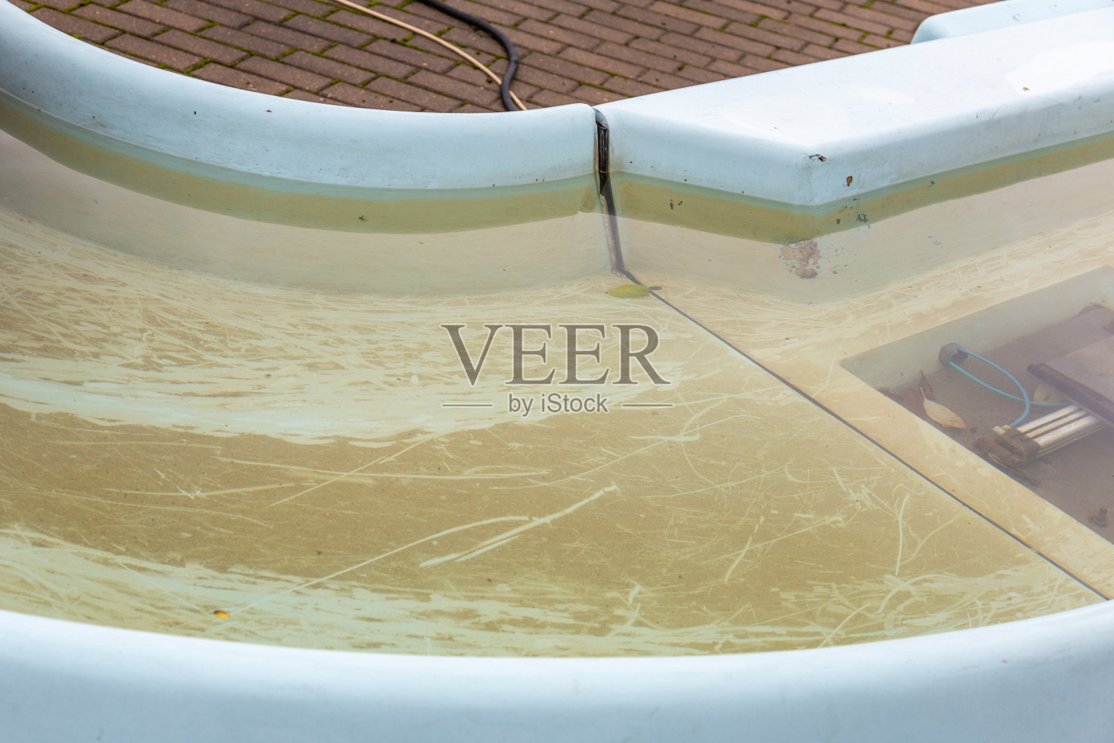 花园里的人造装饰水道照片摄影图片