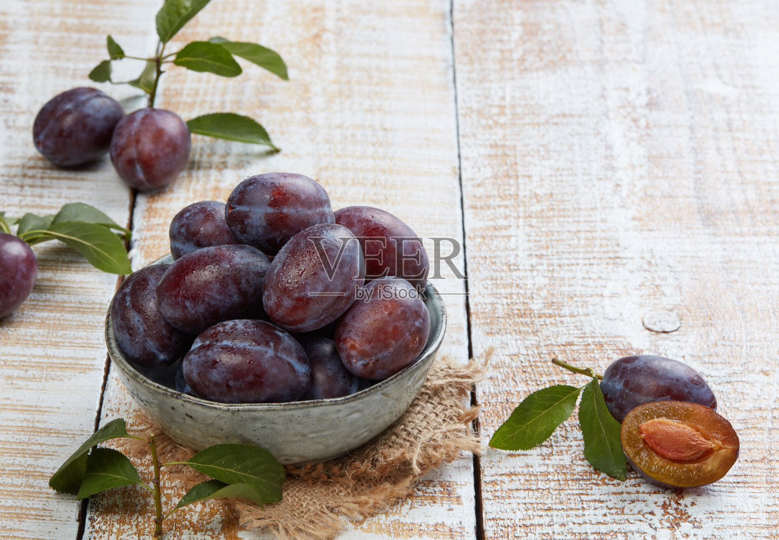 新鲜有机李子照片摄影图片