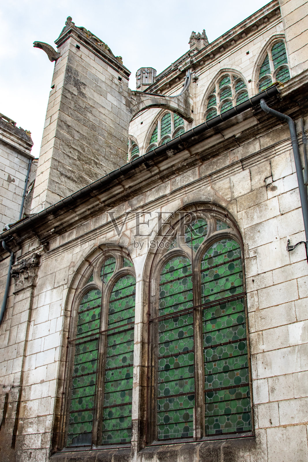 法国欧塞尔的圣彼得教堂雕像照片摄影图片