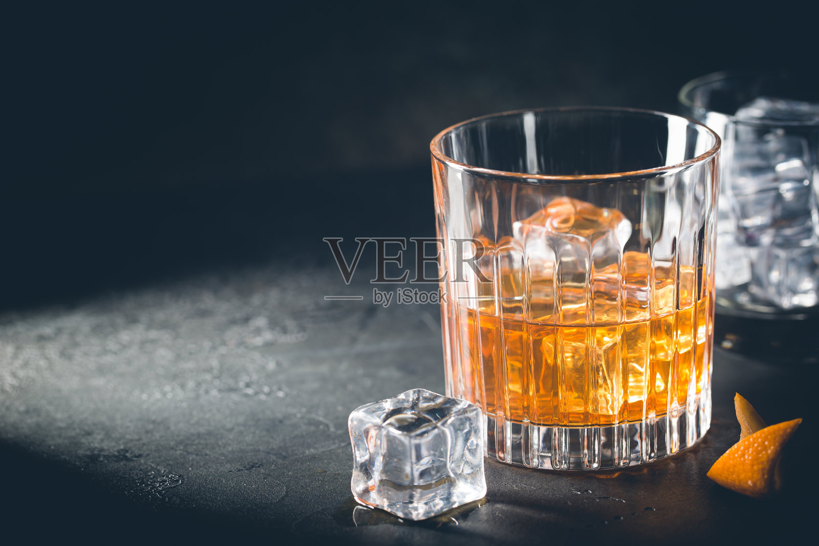 一杯苏格兰威士忌照片摄影图片