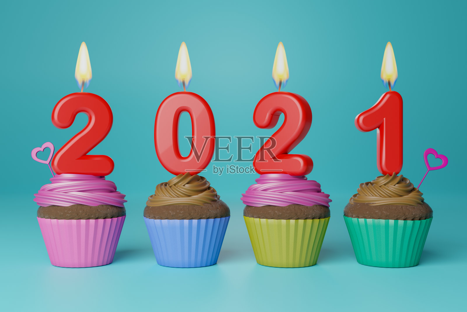 有2021根蜡烛的杯子蛋糕照片摄影图片