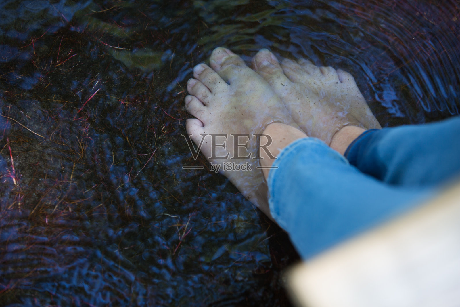 在水下放松的感觉照片摄影图片